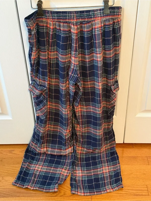 Aerie Flannel Cargo Skater Pajama Pant in Navy Plaid - Image 3