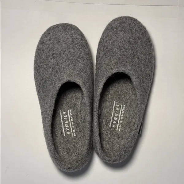 Kyrgies Women's Gray Felted Wool Slip-On Slippers - Image 2