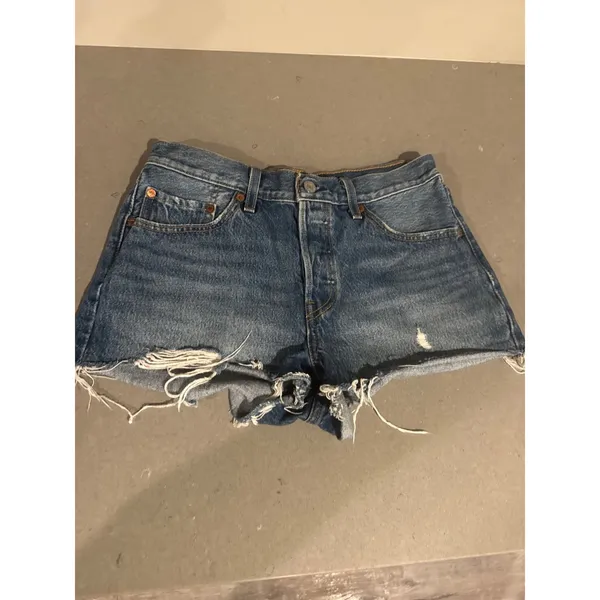 Women's Levi's 501 Denim Shorts Size:‎ 27 - Image 2