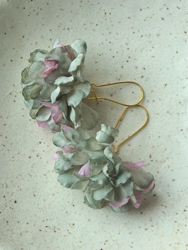 Handmade fairy cute flower unique style dangle earrings💚 - Image 5