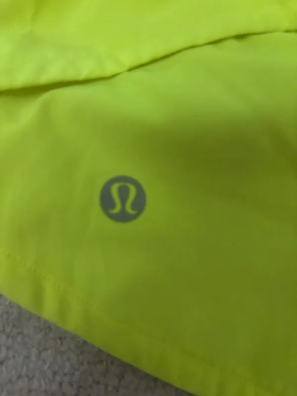 Lululemon Speed Up Shorts 2.5" Low-Rise - Image 4