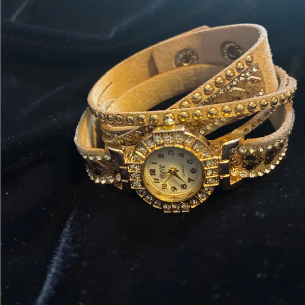 Elegant Gold Wrap Watch with Crystal Accents - Image 2