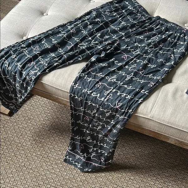 Victoria’s Secret Grey/Pink Logo Printed Two Piece Pajama Set Size XL - Image 9
