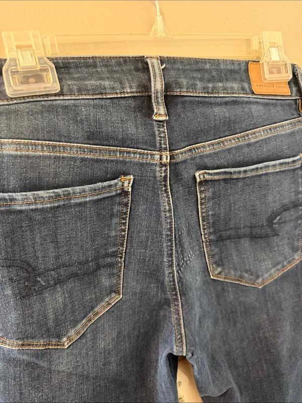 American Eagle High Rise Distressed Jegging - Size 6R - Image 8