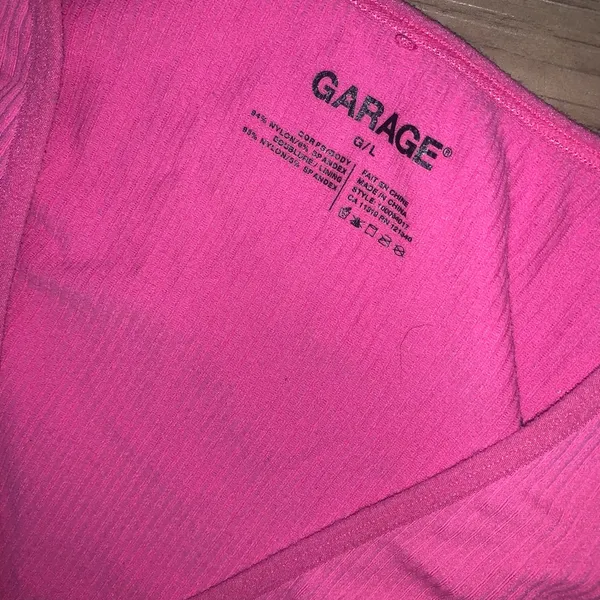 Garage hot pink ribbed plunge crop top - Image 5