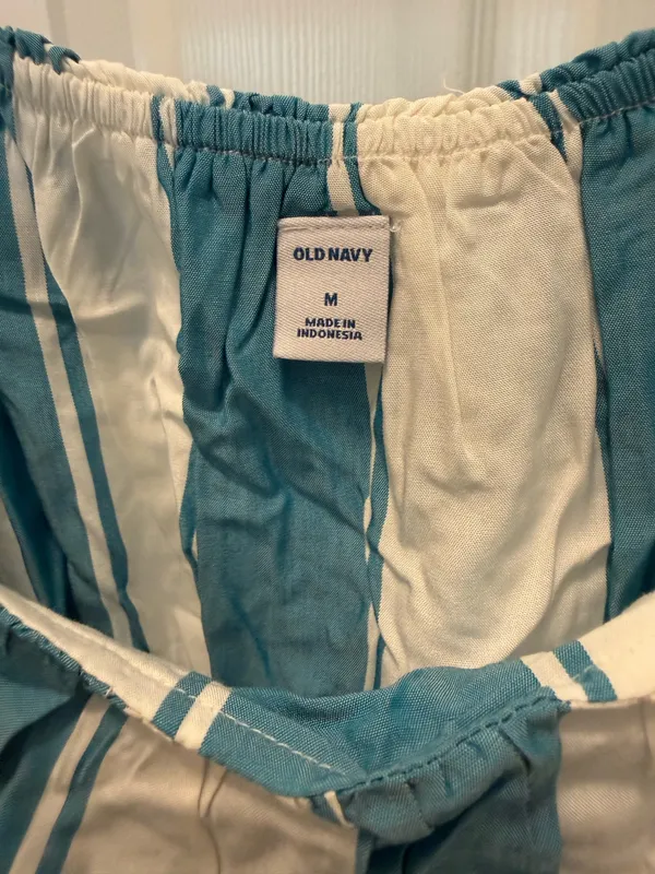 Old Navy Blue and White Striped Tank Top - Image 3