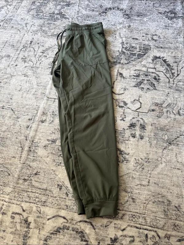 maevn green jogger style scrub set Size undefined - Image 4