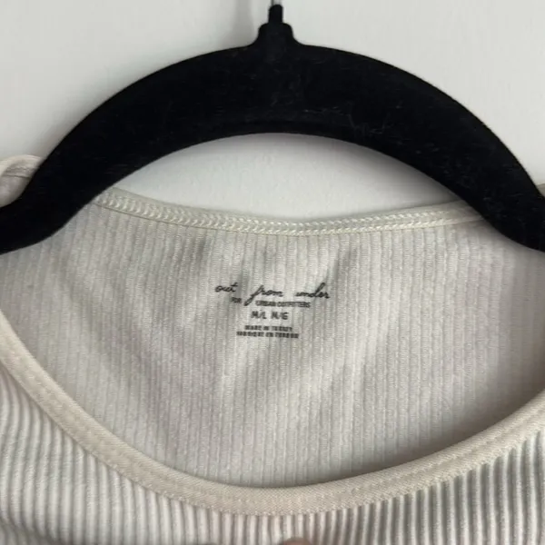 Urban Outfitters Fitted Crop T-Shirt Size M/L - Image 3