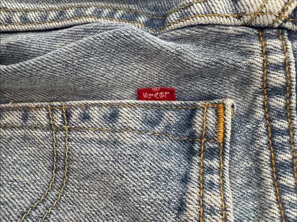 Levis Vintage 2005 Women's 550 Relaxed Tapered Light Blue Denim Jeans 16L - Image 6