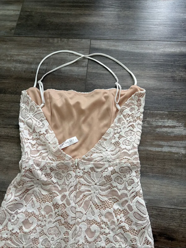 Lucy in the Sky White Beige Lace Backless Mini Dress Small - Image 5