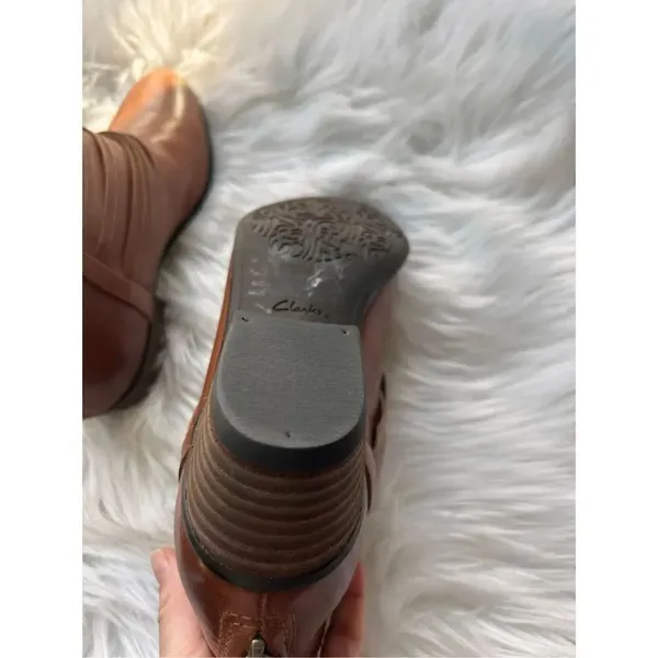 Clark’s brown booties size 6.5 comfy real leather boots soft insoles 1.5 inch he - Image 4