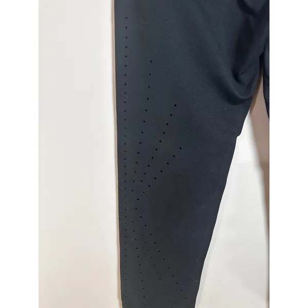 Fabletics Black Laser Cut‎ Perforated Crop Leggings Capri CS1616031 Small - Image 4