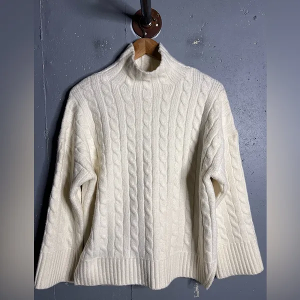 Abercrombie & Fitch Cable Easy Funnel Neck Sweater in Cream. Size Medium - Image 3