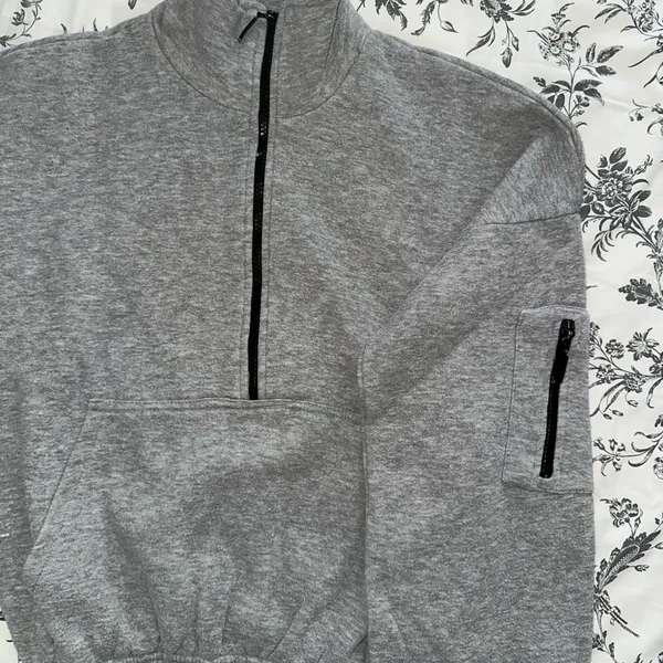 PrettyLittle Thing Half Zip Sweatshirt - Image 3
