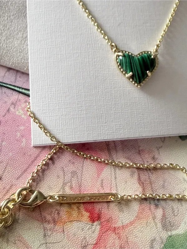 Kendra Scott Ari Heart Gold Pendant Necklace in Green Malachite - Image 3