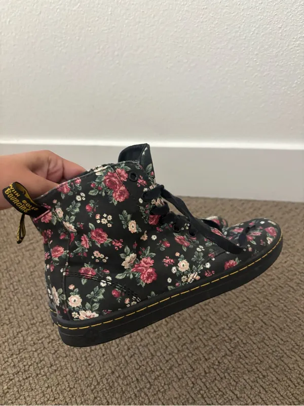 Dr. Martens Hackney 7-Eye Canvas Boot in Black Vintage Rose - Image 5