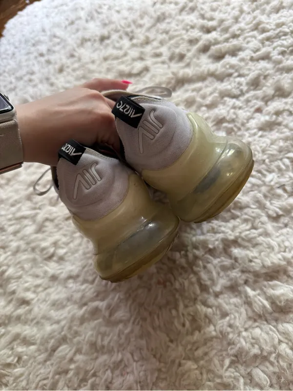 Nike White and Black Air Max 270 Trainers with Air Sole - Image 6
