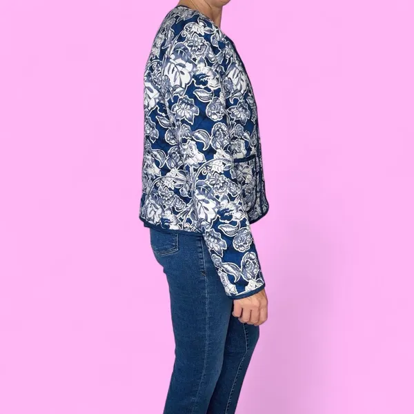 Rachel Zoe Navy Blue & White Floral Quilted Jacket - Image 6