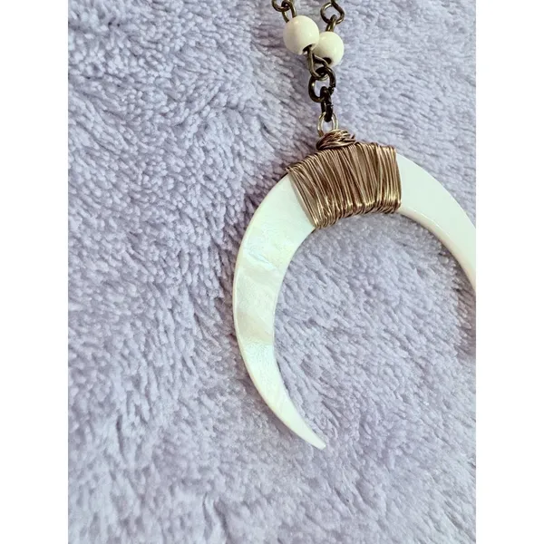 Gold Tone Accent White‎ Crescent Bone Horn Beaded Necklace With White Beads - Image 3