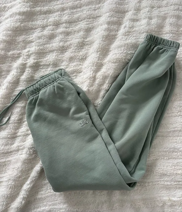 Alo Yoga Sweatpants - Image 4