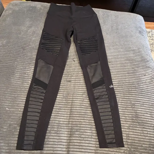 Alo Yoga Moto Leggings High Waisted Black Glossy Patent Ribbed Yoga Pants Small - Image 3
