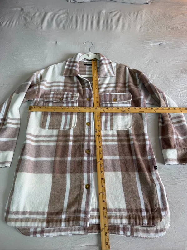 Banana Republic Beige and Cream Plaid Utility Shacket - Image 5