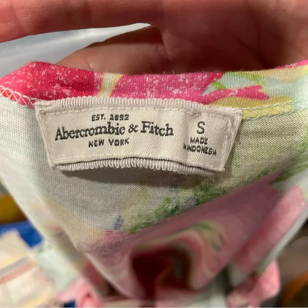 Cute Abercrombie & Fitch floral boat neck lightweight floral top Y2K - Image 5