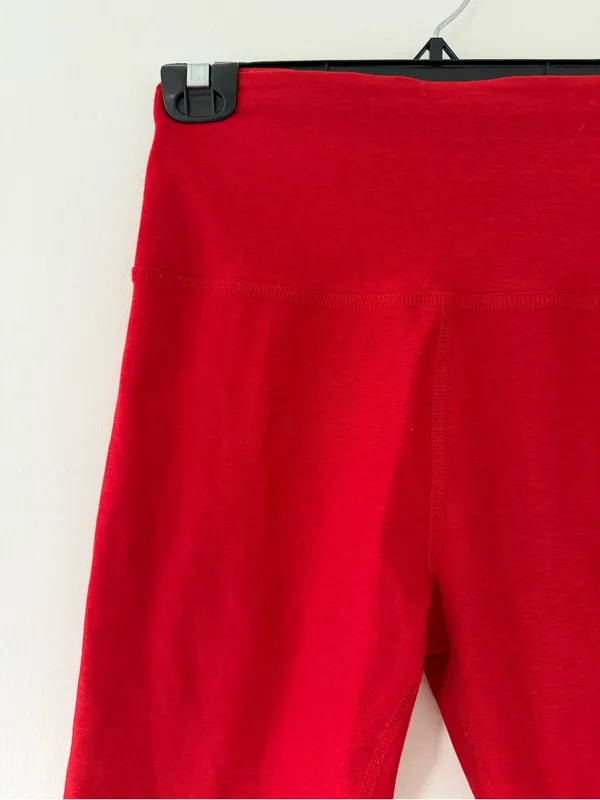 Beyond Yoga Spacedye Caught in the Midi High Waisted Leggings in Holly Red Large - Image 7