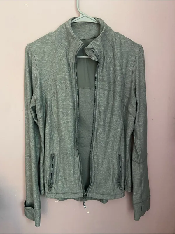 Lululemon Light Gray Women's Zip-Up Jacket - Athletic Layer - Image 3