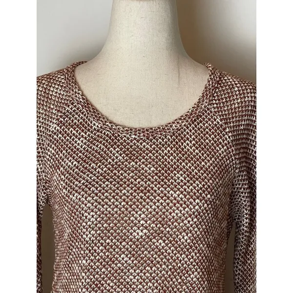 Ya Los Angeles Burgundy Knit Metallic Gold Thread And Ruffled‎ Hem Blouse M - Image 4