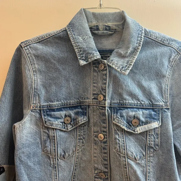 Abercrombie and Fitch Patchwork denim jacket cropped trucker jean jacket size M - Image 5