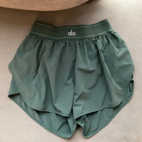 Alo Yoga Match Point Short Clover Green S - Image 2