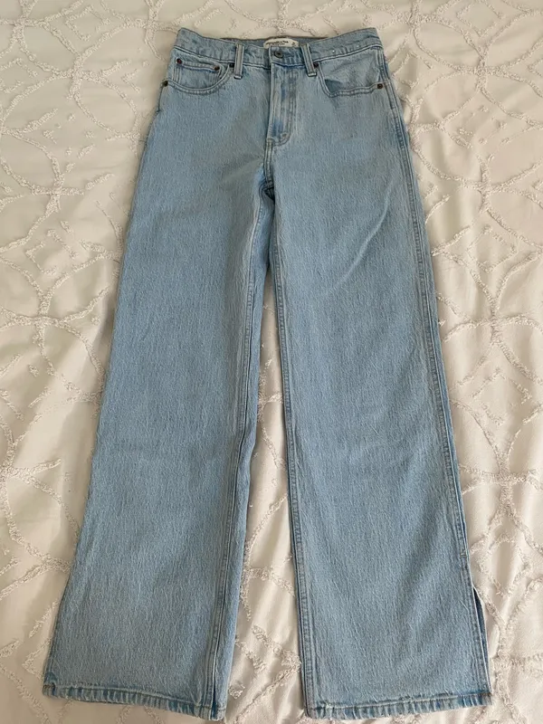 Abercrombie and Fitch jeans - Image 5