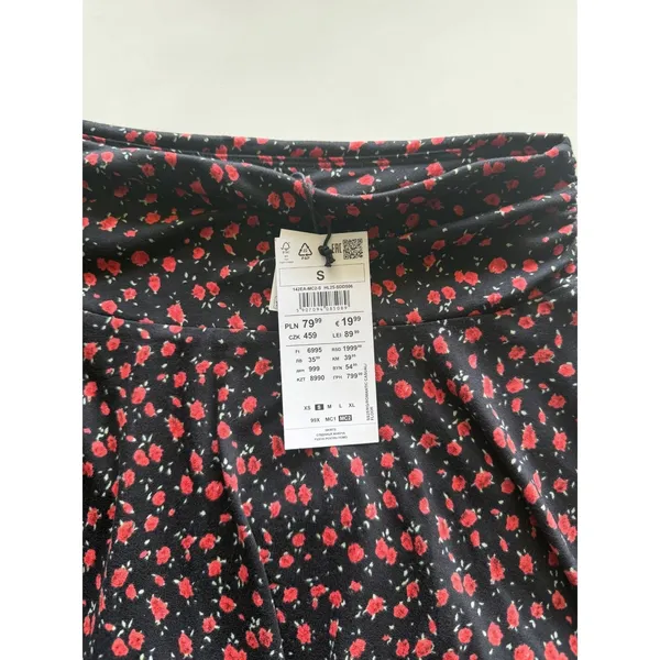 House Brand Women Black Red Floral Rose Print Skort Mini Skirt Shorts Size S NWT - Image 4