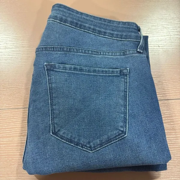 Old Navy Mid-Rise Wow Boot-Cut Jeans - Image 7