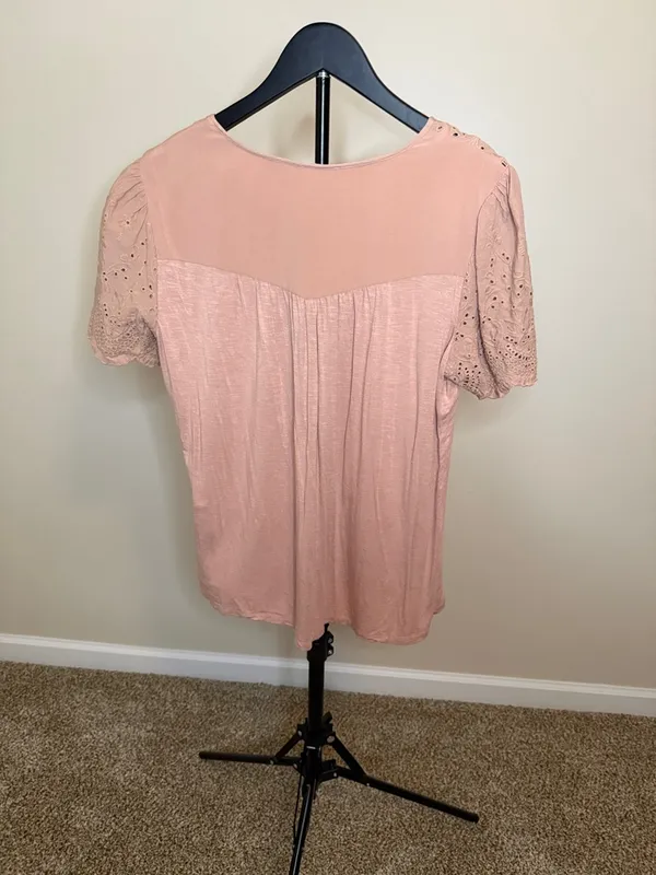 Eyelet‎ Flutter Sleeve Blouse - Image 2