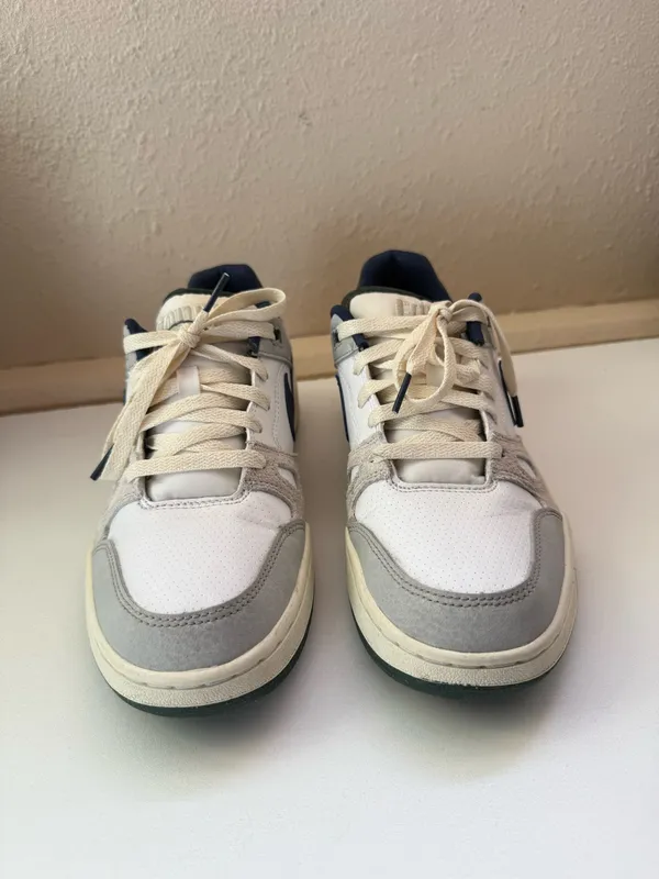 Nike Low-Top Sneakers - Image 4