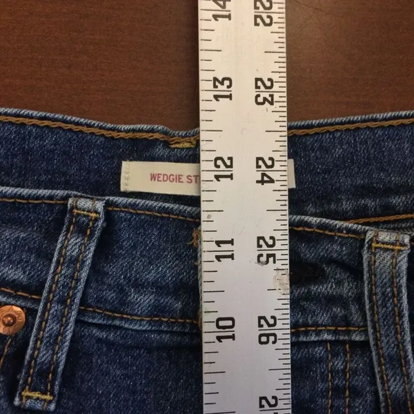 Levi’s wedgie straight jeans 26 button fly distressed blue - Image 4
