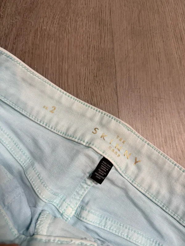 White House black market skinny crop jeans - Image 4