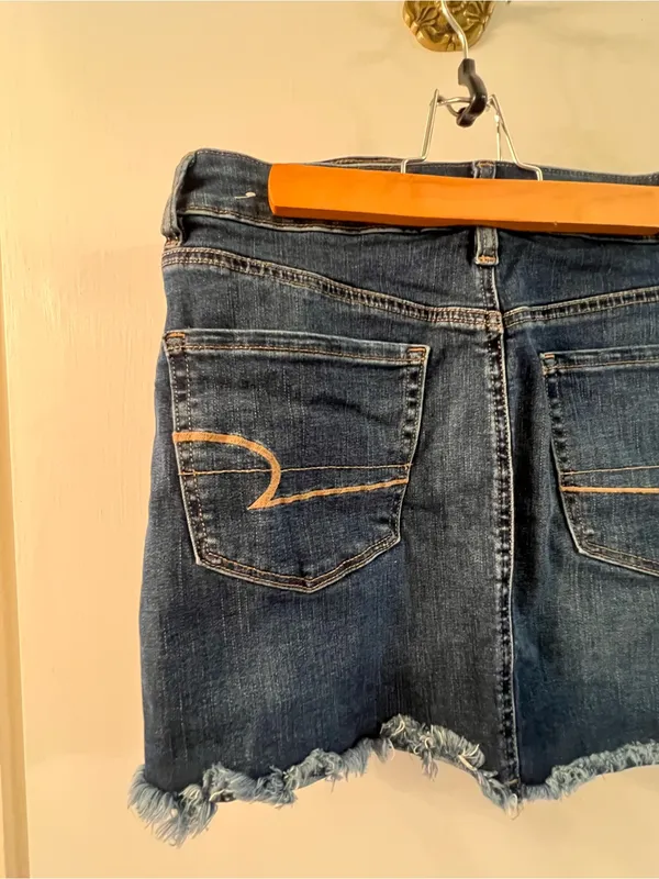 American Eagle Women’s Size 10 Hi-Rise Mini Skirt Denim Jean Cut‎ Off Dark Wash - Image 6