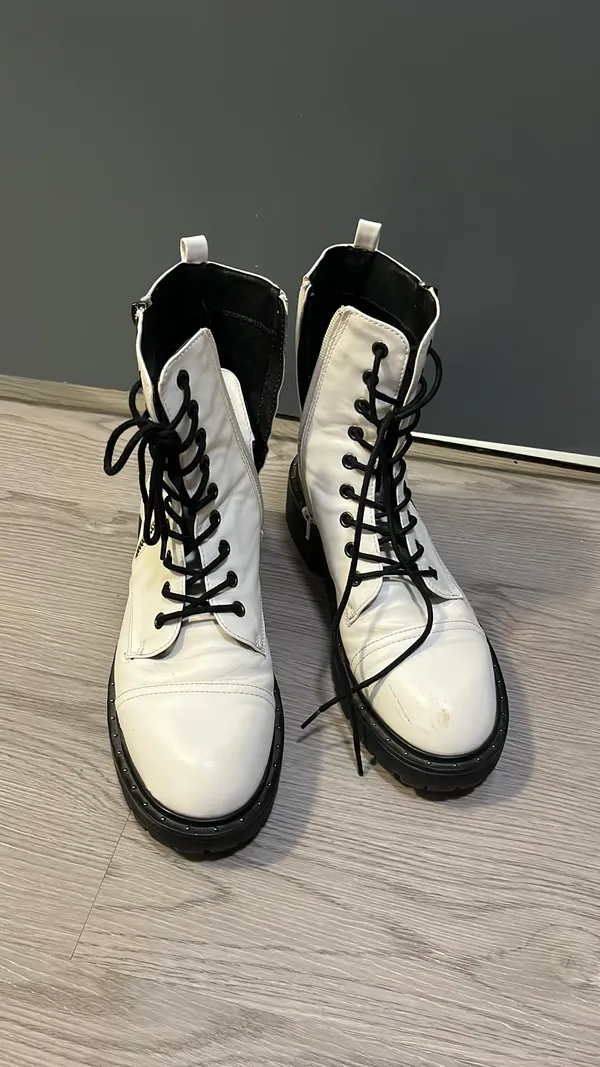 Boots White Size 9 - Image 3