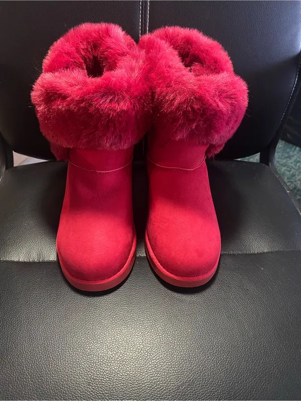 New 🎉 Juicy Couture Women's Cozy Faux-Fur Winter Boots Red Size 7 1/2 - Image 4