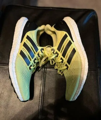 Adidas Womens Sz 9.5 Ultraboost - Image 3