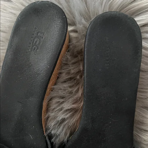 VGUC UGG Women's Black Slide Sandals Suede sz 8 - Image 2
