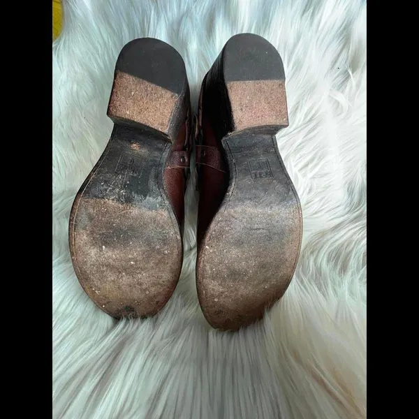 Frye Stylish Brown Leather Heeled Clogs with Buckle Detail size 7 - Image 8