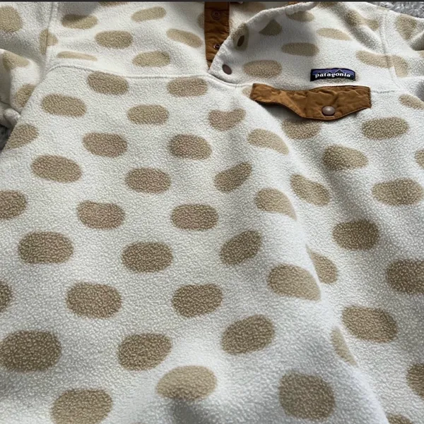 Patagonia Beige Polka Dot Synchilla Pull Over Size Xs - Image 2