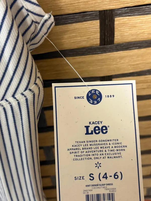 Lee white and blue stripe night gown size small - Image 5