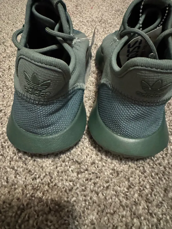 Adidas Shoes Tennis boys 5.5 - Image 12