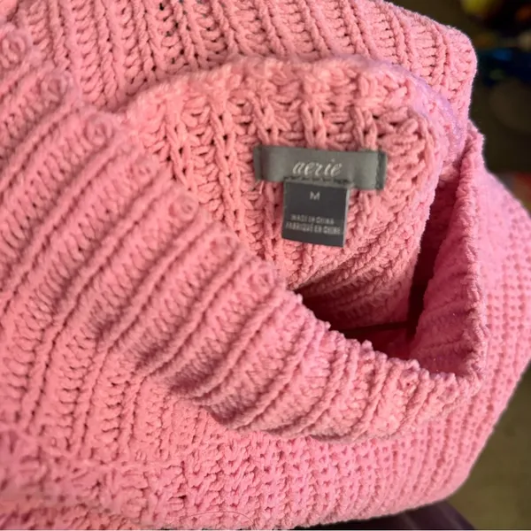 Oversized Pink Knit Sweater Size Medium - Image 3