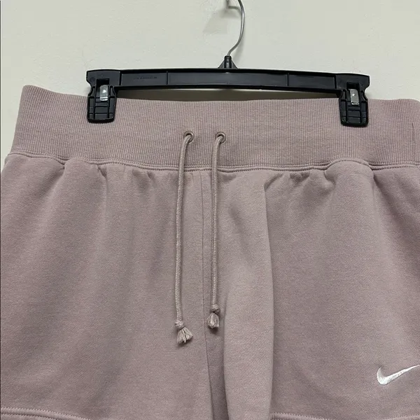 NWOT Nike Women's Loose Fit Mauve Sweatshorts size XL - Image 2